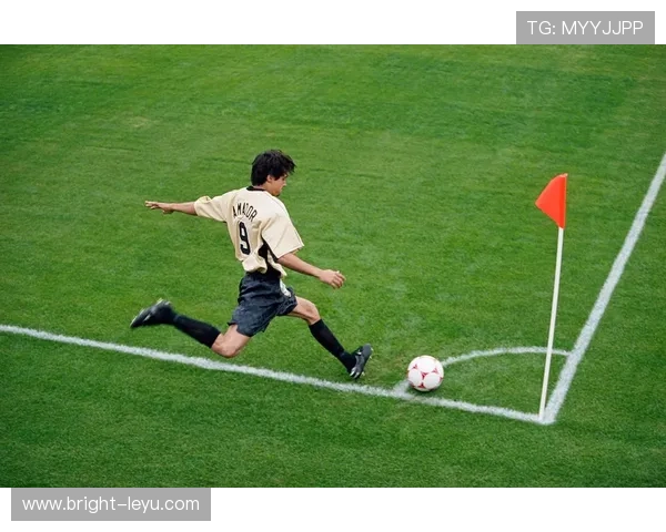 球整体过线判定规则详解：裁判如何精准判断进球有效性