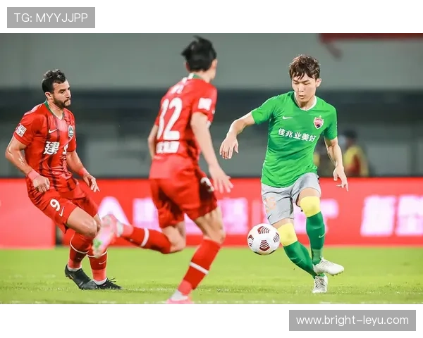 切尔西中场结构混乱，比赛节奏掌控力下降，稳定性面临考验