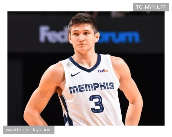 米切尔由单打转无球跑位 提升关键时刻命中占比