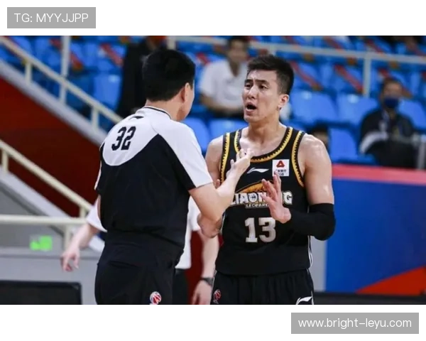 解读CBA与NBA回场规则差异，判断标准大不同